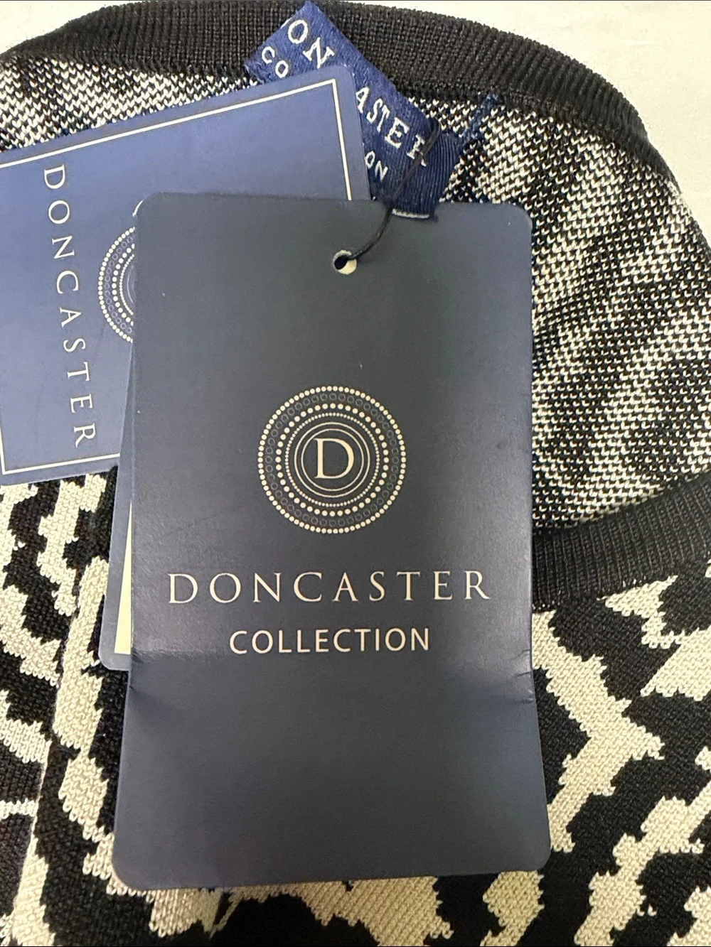 Doncaster Black & White Geometric Circle Print Crewneck Sweater Size Medium